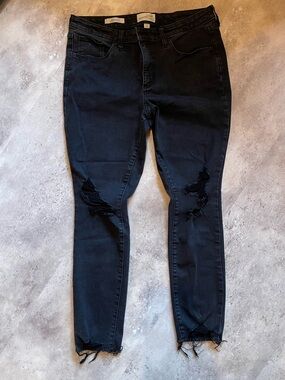 Universal Thread Black Distressed Women's Skinny Jeans